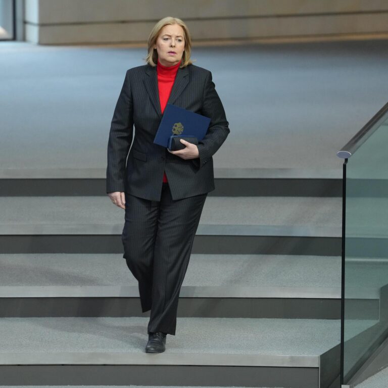 Bärbel Bas: Persönlicher Rücktritt mit politischen Vorwürfen
