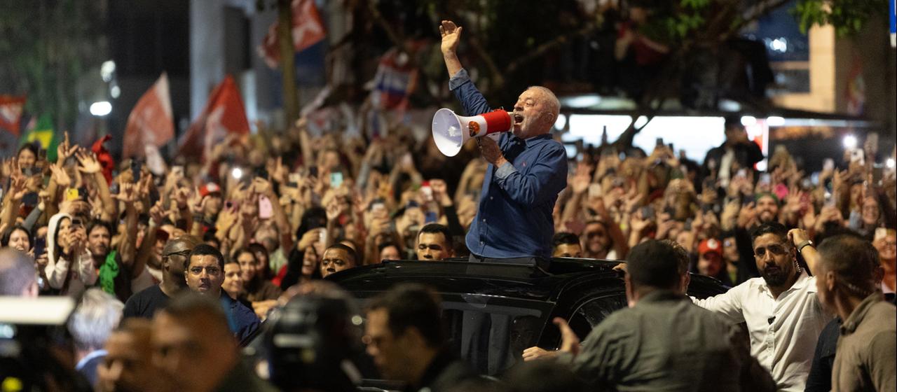 Wahlen in Brasilien: Eine Nacht zwischen Jubel und Misstrauen