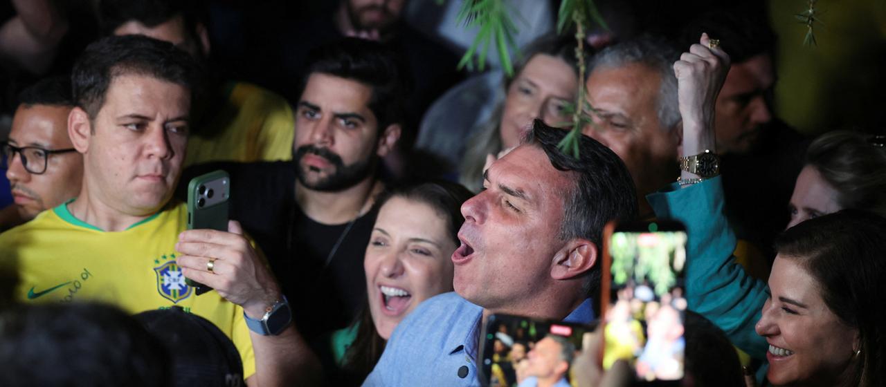 Stichwahl nötig: Brasilien rückt weiter nach rechts