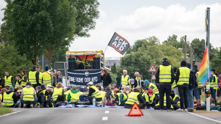 Ziviler Ungehorsam: Wo liegen die Grenzen des Protests?