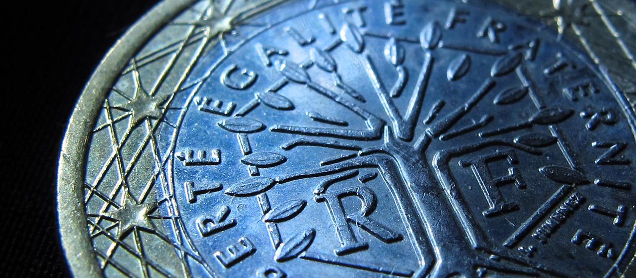 Talfahrt geht weiter: Euro fällt unter 1,12 Dollar