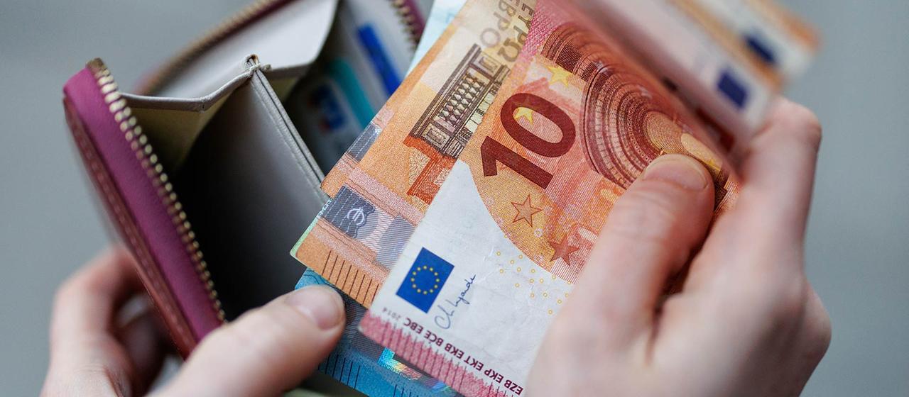 Sorgen um Geld: Frauen fühlen sich finanziell unsicherer