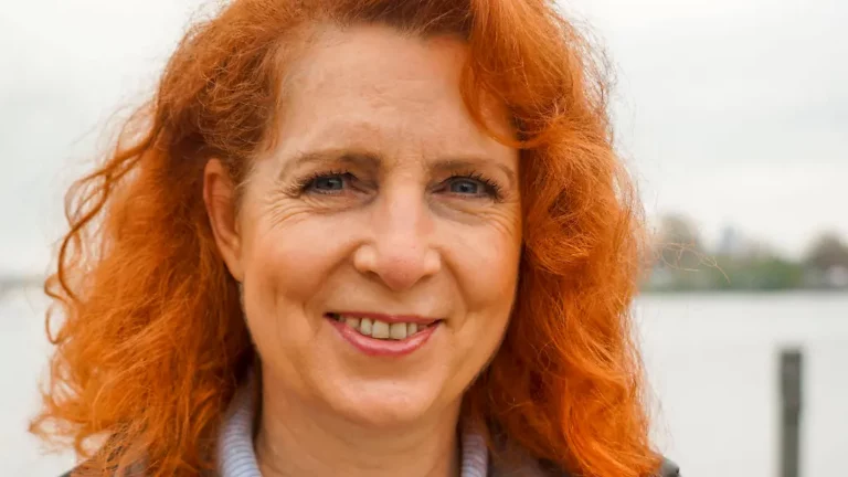 Monica Lierhaus bricht sich bei Sturz in ihrer Wohnung ein Bein
