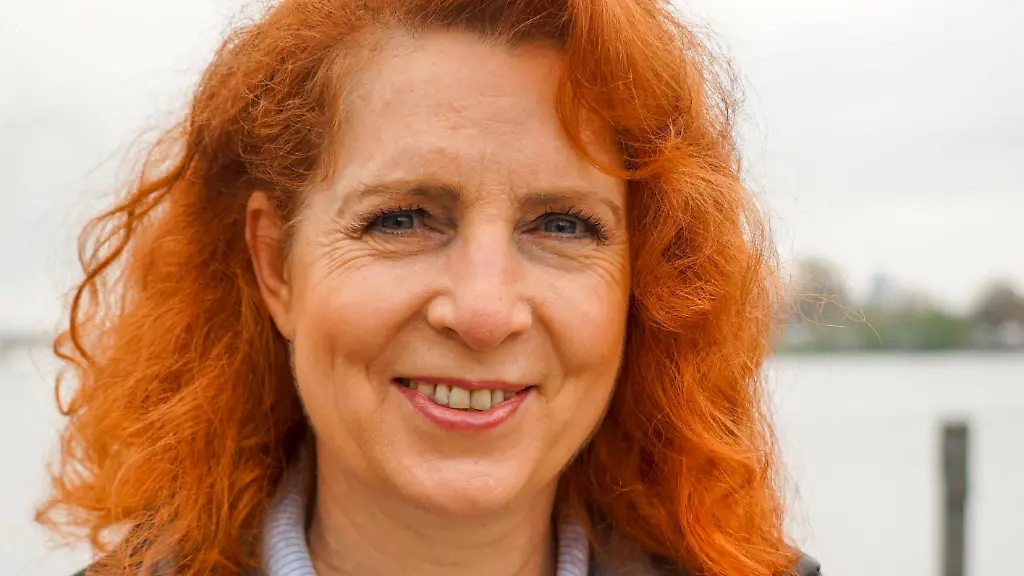 Monica Lierhaus bricht sich bei Sturz in ihrer Wohnung ein Bein