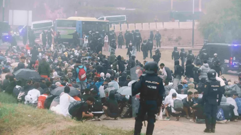 Spanien lässt Migrantenlager in Ceuta räumen, Hütten aus Plastikplanen entfernt