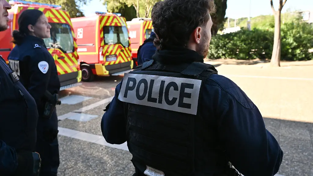 Kein Zusammenhang mit Protesten: 14 Jähriger schießt auf Schulleiter und Lehrerin in Frankreich