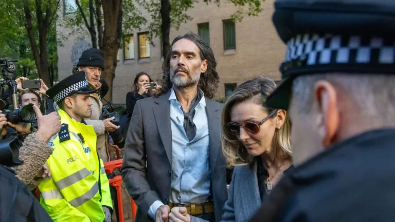 Aussage vor Gericht: Russell Brand weist Vorwürfe sexueller Gewalt zurück