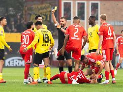 Schreck nach wenigen Sekunden: BVB Star sieht Rot