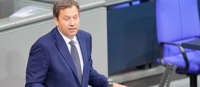 Einkommensteuer: Klingbeil verteidigt den Entwurf für die Steuerreform