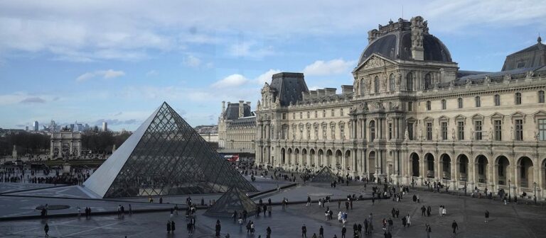 Louvre: Weiterhin keine Spur von den geraubten Kronjuwelen