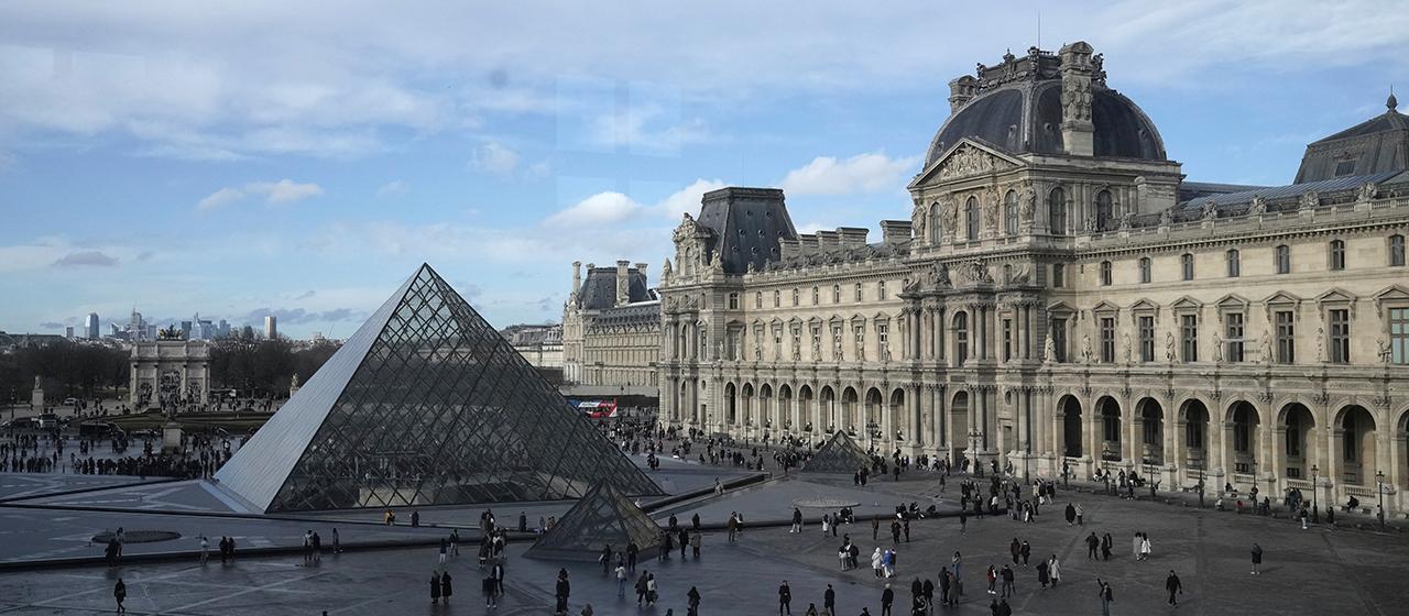 Louvre: Weiterhin keine Spur von den geraubten Kronjuwelen