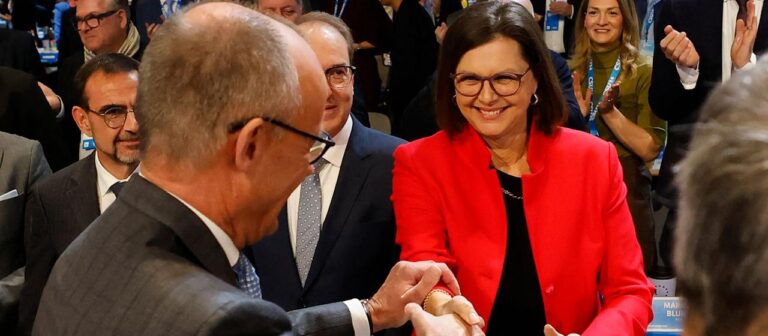Merz auf CSU Parteitag für Begrüßung Aigners bejubelt
