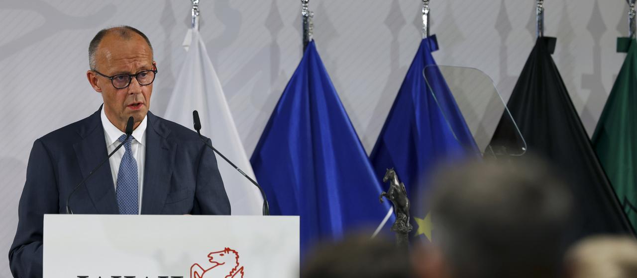 Merz verleiht Friedenspreis an die NATO: Moskau Einhalt gebieten