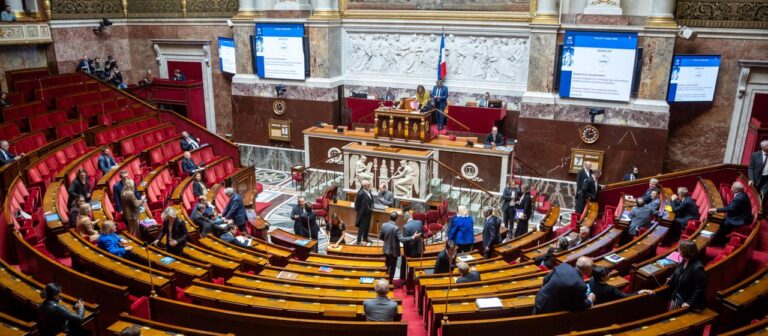 Auftakt der Haushaltsdebatte: Frankreich steht finanziell mit dem Rücken zur Wand