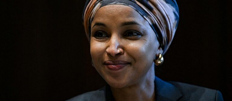 Kurz vor den Zwischenwahlen: Durchsuchung bei Trump Kritikerin Omar