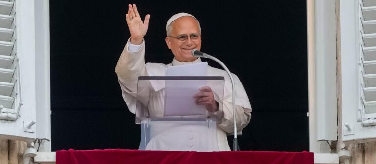 Jubel bei erstem öffentlichen Papst Auftritt nach OP