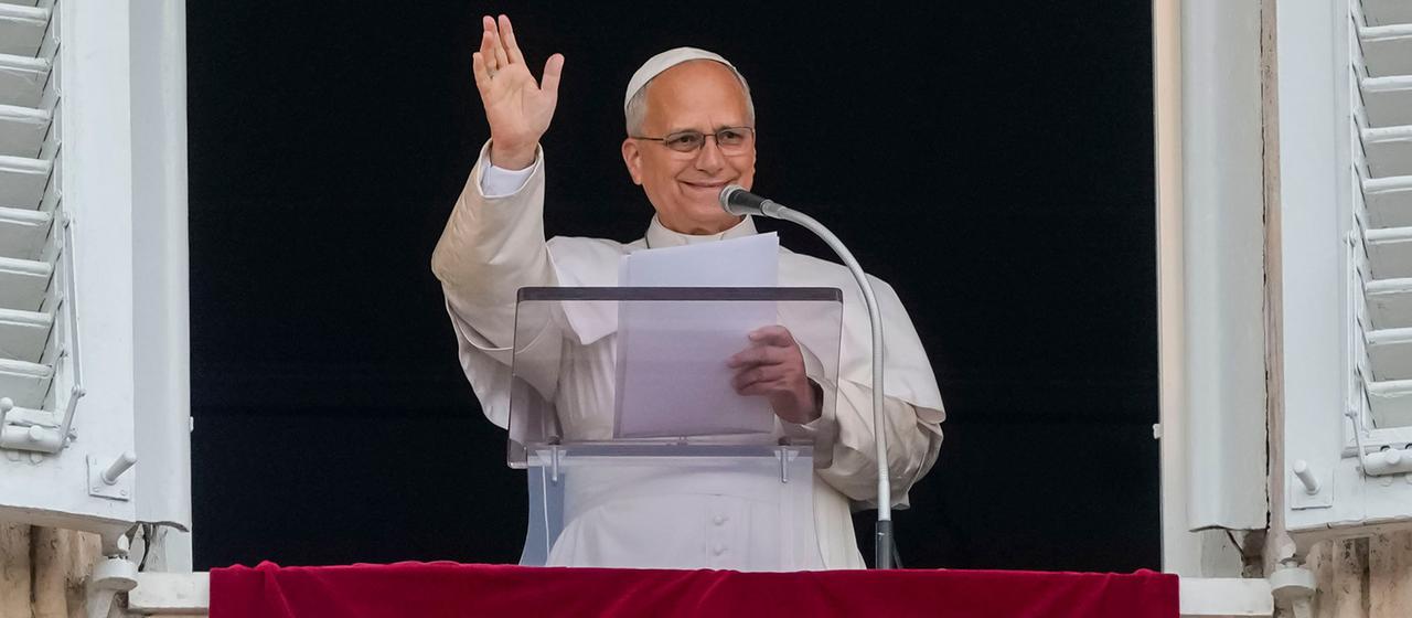 Jubel bei erstem öffentlichen Papst Auftritt nach OP