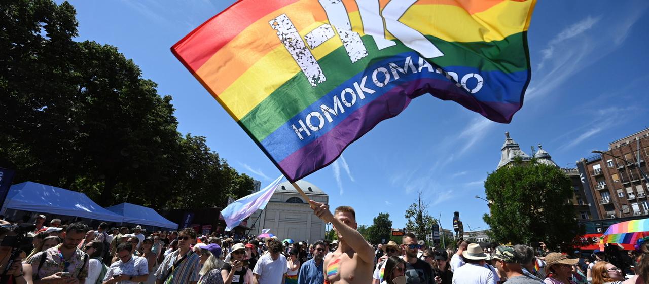 Ungarn streicht Anti LGBTQ Regeln aus Orbans Kinderschutzgesetz