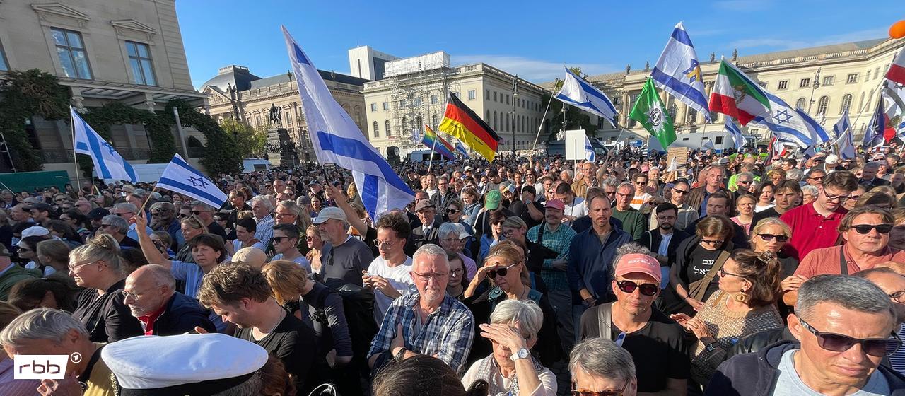 Berlin: Hunderte Menschen gedenken der Opfer des Hamas Anschlags