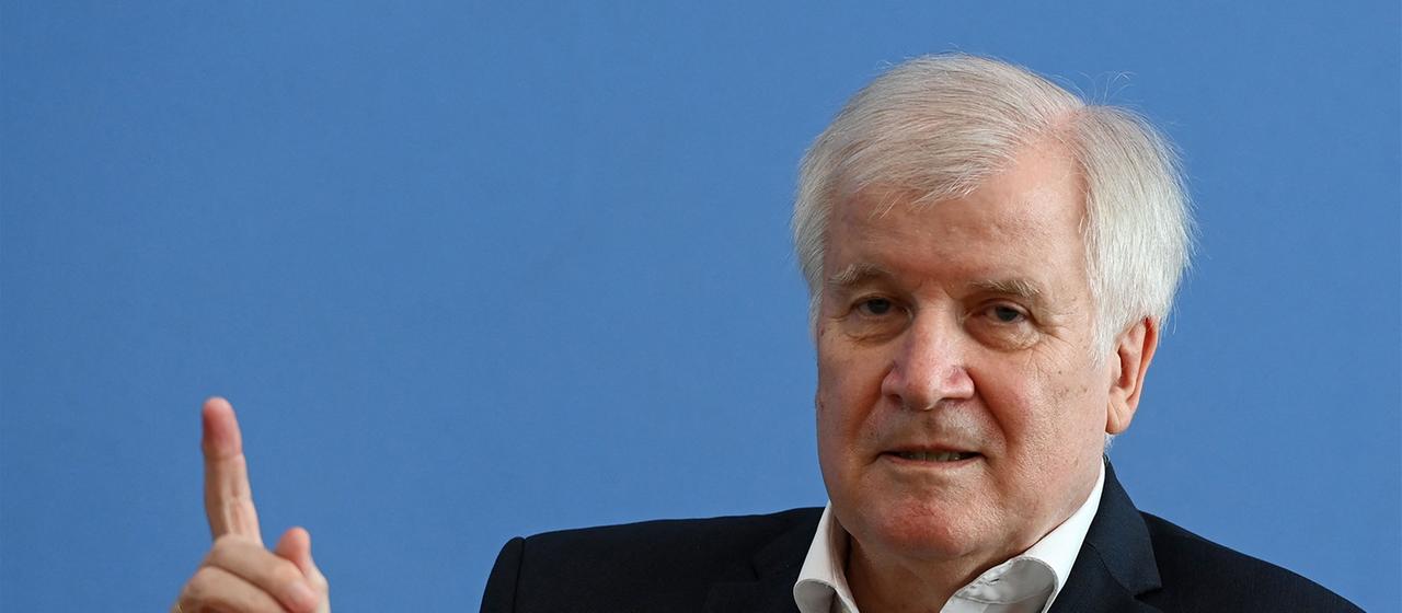 Seehofer sieht Glaubwürdigkeitsverlust bei Merz