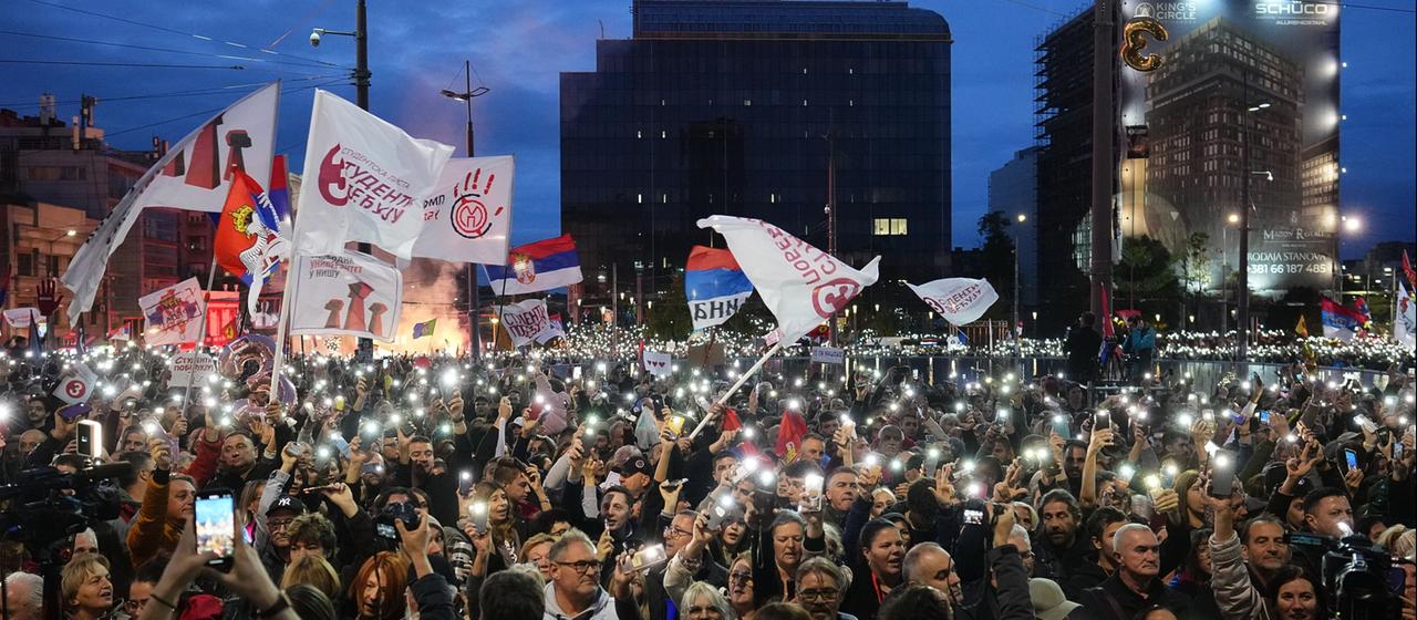 Studentenbewegung: Tausende auf der Straße in Serbien vor Neuwahl