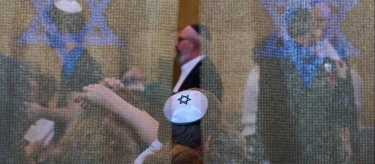 Jüdischer Alltag in Deutschland: Leben mit Sicherheitsvorkehrungen