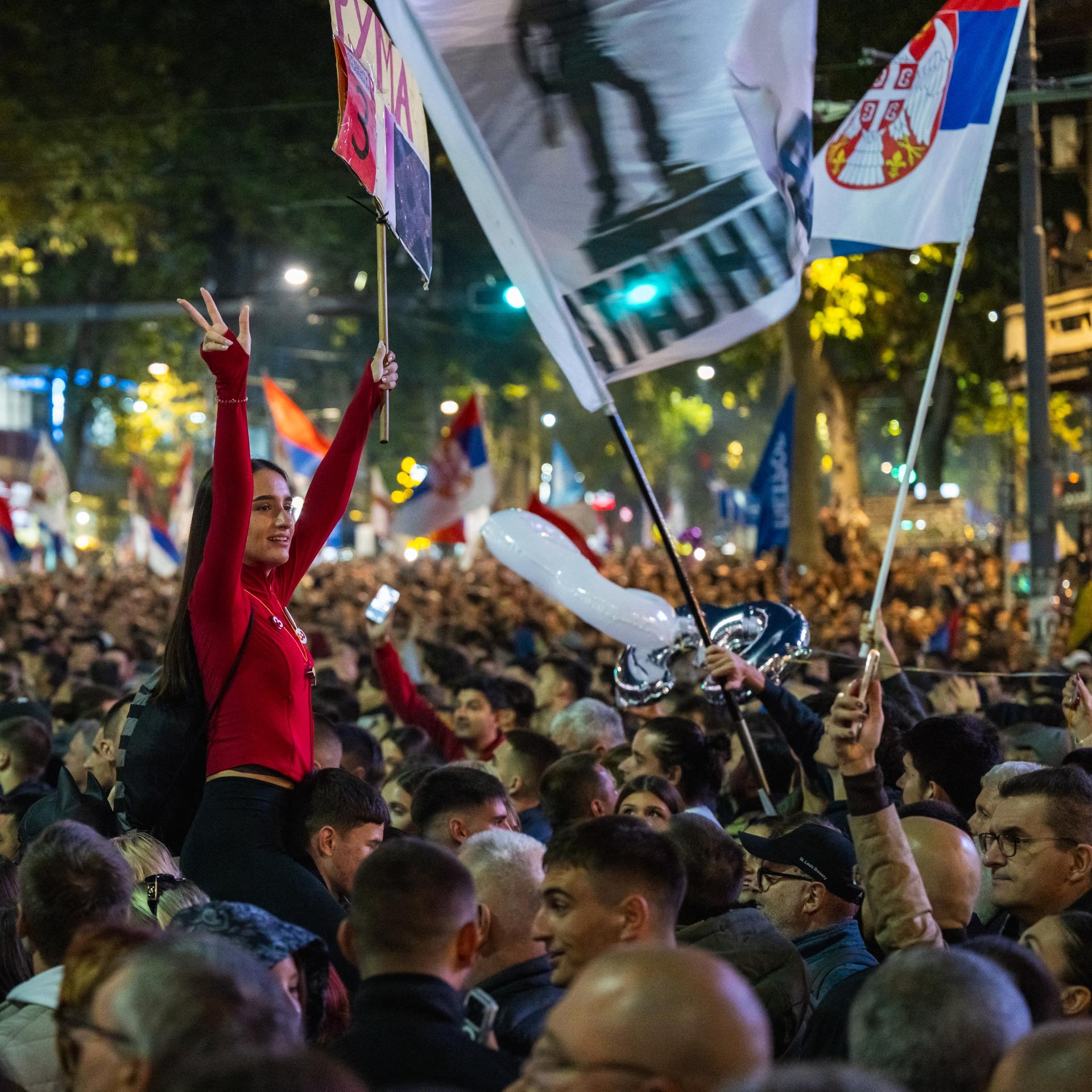 Serbien Wahl: Kann die Studierendenbewegung Vučićs Macht brechen?