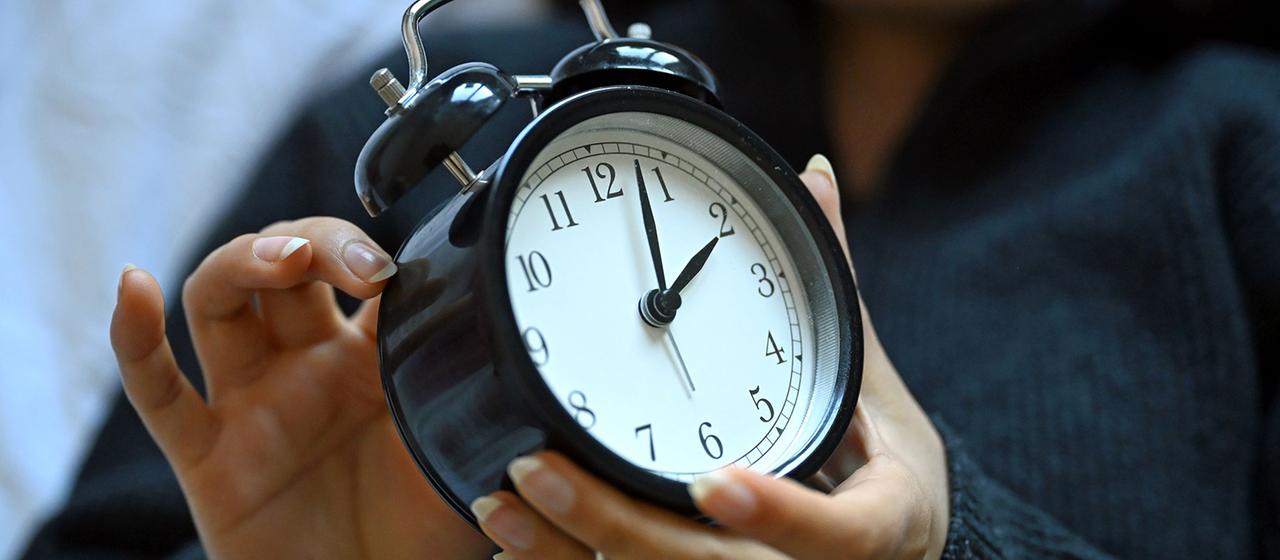 Sommerzeit endet: Um 3:00 Uhr wird an der Uhr gedreht