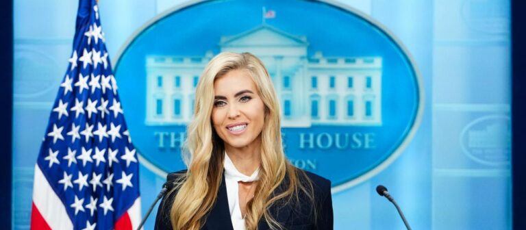 Zweifel an Qualifikation: Trumps Sprecherin fällt bei Prüfung durch