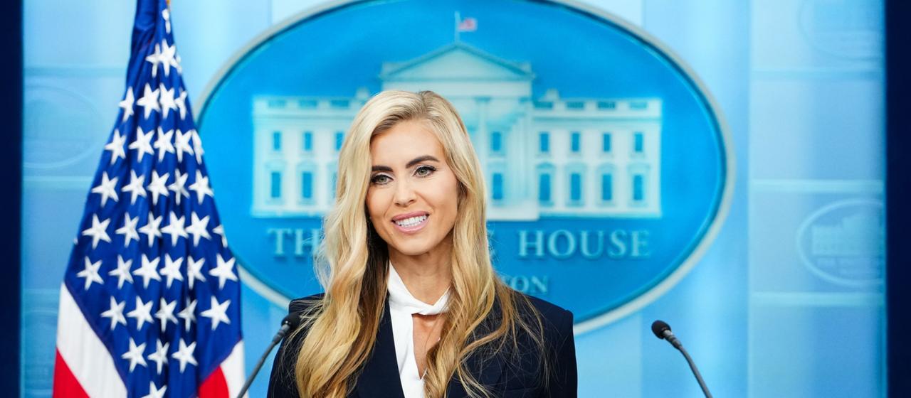 Zweifel an Qualifikation: Trumps Sprecherin fällt bei Prüfung durch